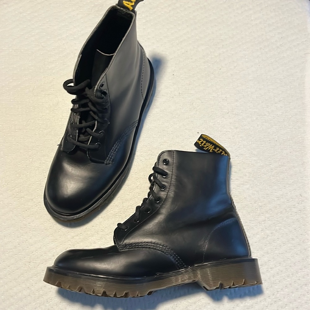 Dr. Martens MIE RARE 7 hole FH 8248 Vintage 90’s Doc Martens Made in England US8